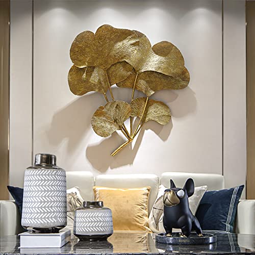 Elegante Wanddekoration mit goldenen Ginkgoblättern