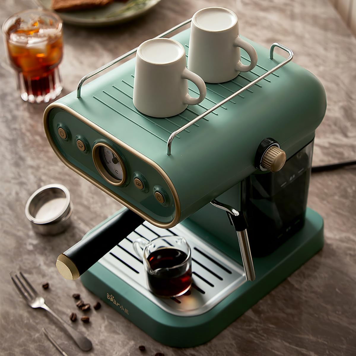 Kompakte Hochdruck-Kaffeemaschine mit Dampfaufschäumer