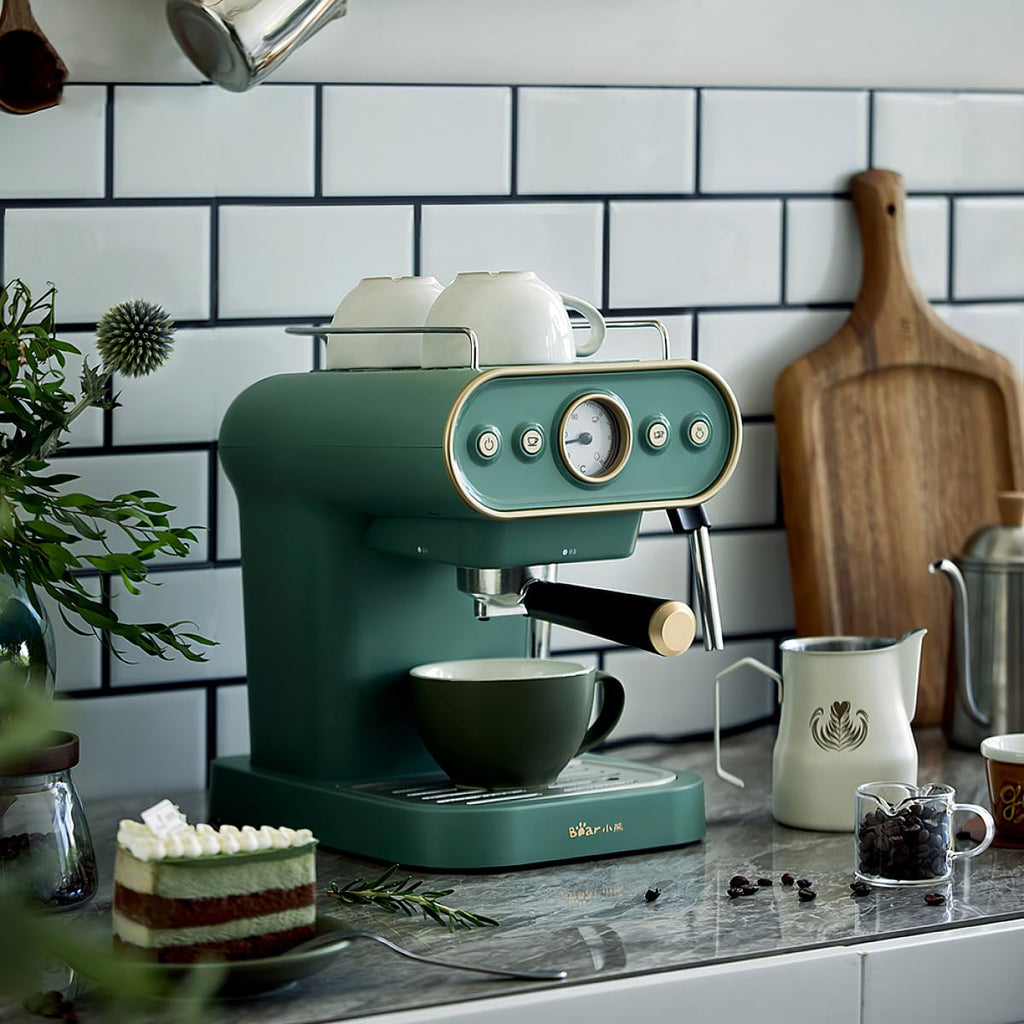 compact high-pressure coffee machine with steam frother